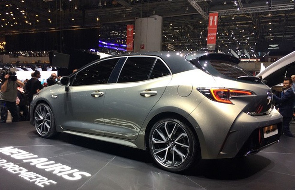 Novo Toyota Auris antecipa o visual do novo Corolla (Foto: Newspress) — Foto: Auto Esporte