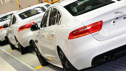 Jaguar começa produção do XE no Reino Unido