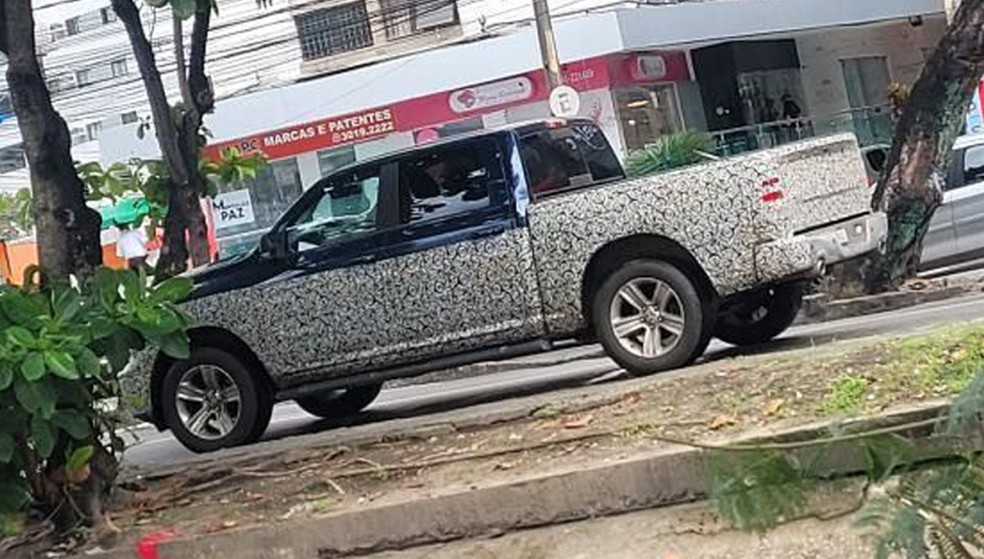 Ram 1500 Classic foi flagrada em testes no Recife — Foto: Carlos Eduardo Néris/Auto News Brasil