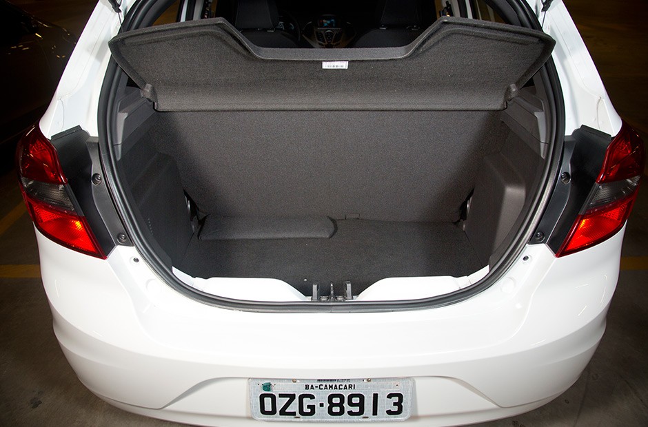 Novo Ford Ka 2015 (<a href="http://revistaautoesporte.autonewsbrasil.webbfinanceiro.com/Analises/noticia/2014/07/novo-ford-ka-globalizado-para-atacar.html"> saiba mais</a>)