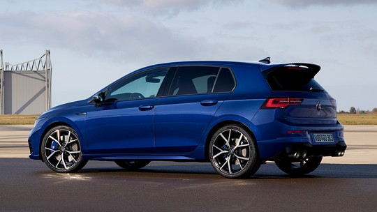 VW corre atrás do prejuízo e 'estuda fortemente' vender Golf R no Brasil