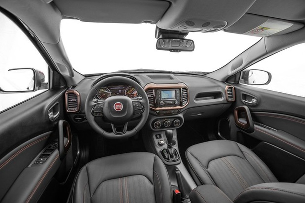 Cabine não tem o mesmo nível de acabamento do Renegade (Foto: Marcos Camargo) — Foto: Auto Esporte