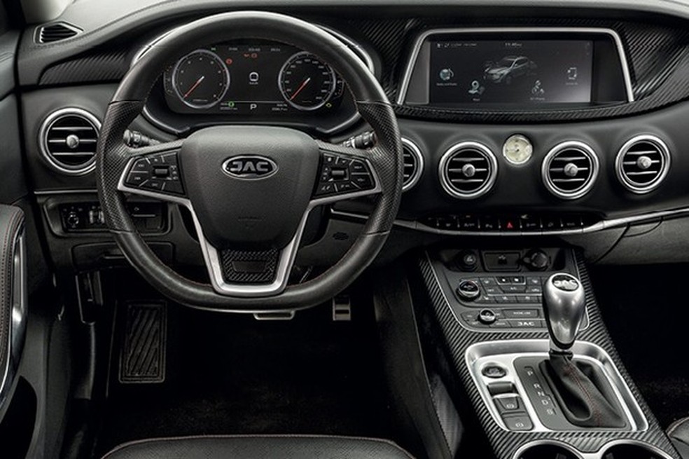 As saídas de ar-condicionado lembram as da Mercedes. O painel de instrumentos é configurável com 3 temas. (Foto: Divulgação) — Foto: Auto Esporte