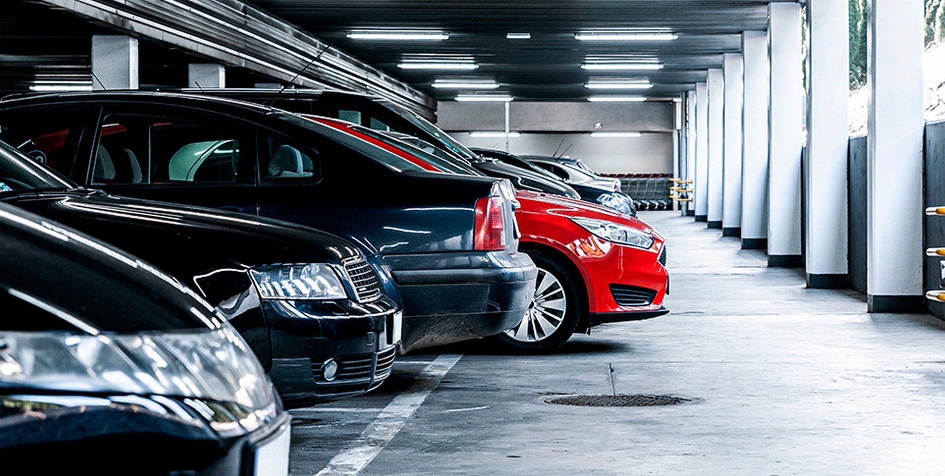 Estacionamentos podem cobrar preços mais caros de carros grandes?