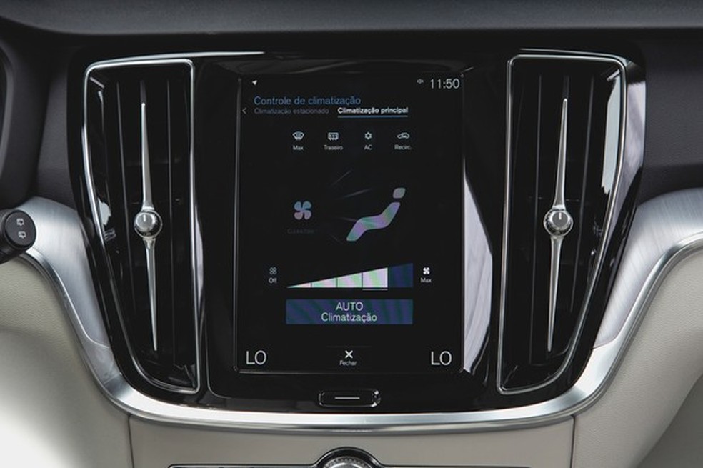 Central de 9 polegadas vertical facilita a visualização de funções que nem em um tablet ou celular (Foto: Fabio Aro/Auto News Brasil) — Foto: Auto Esporte