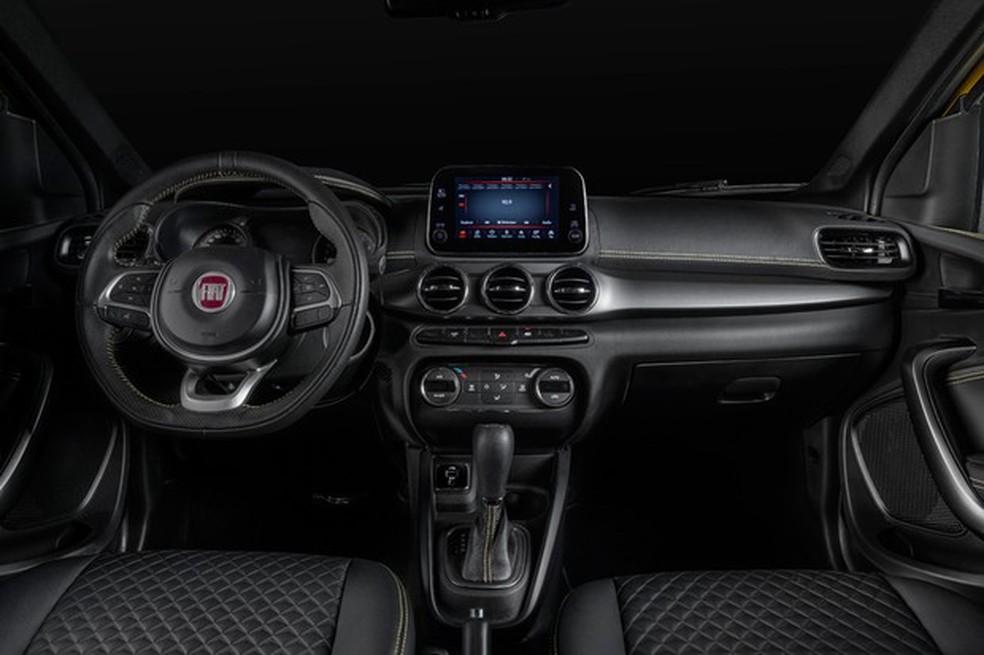 Painel do Argo Sting tem uma certa dose de personalização (Foto: Divulgação) — Foto: Auto Esporte