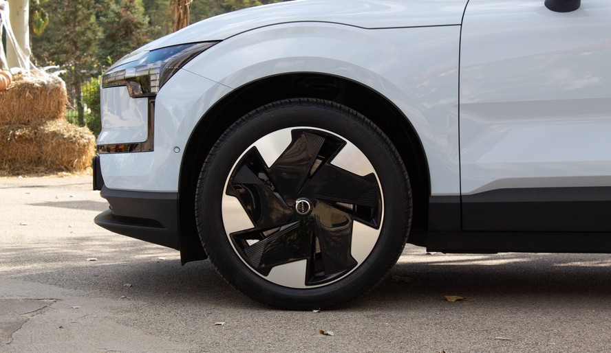 Volvo EX30 - detalhe da roda do elétrico