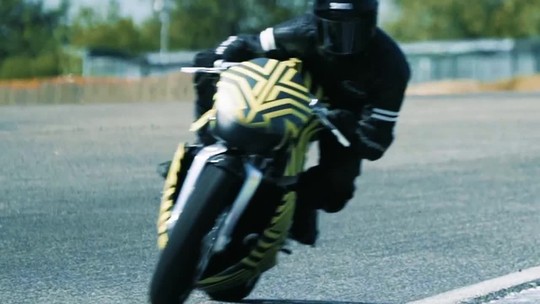 Moto da Aston Martin aparece pela 1ª vez em movimento