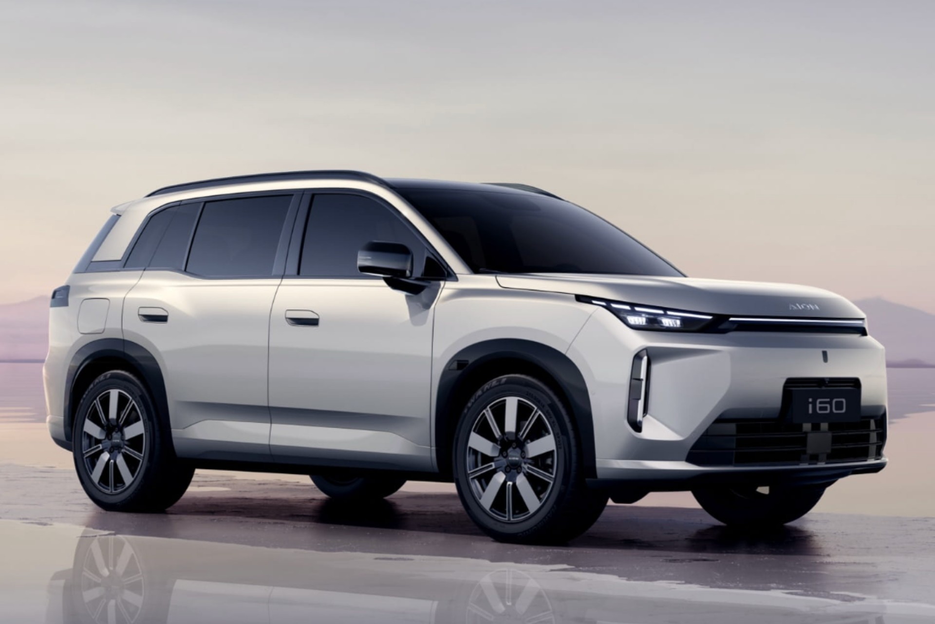 GAC Aion i60 híbrido tem base de Toyota contra Leapmotor C10 no Brasil