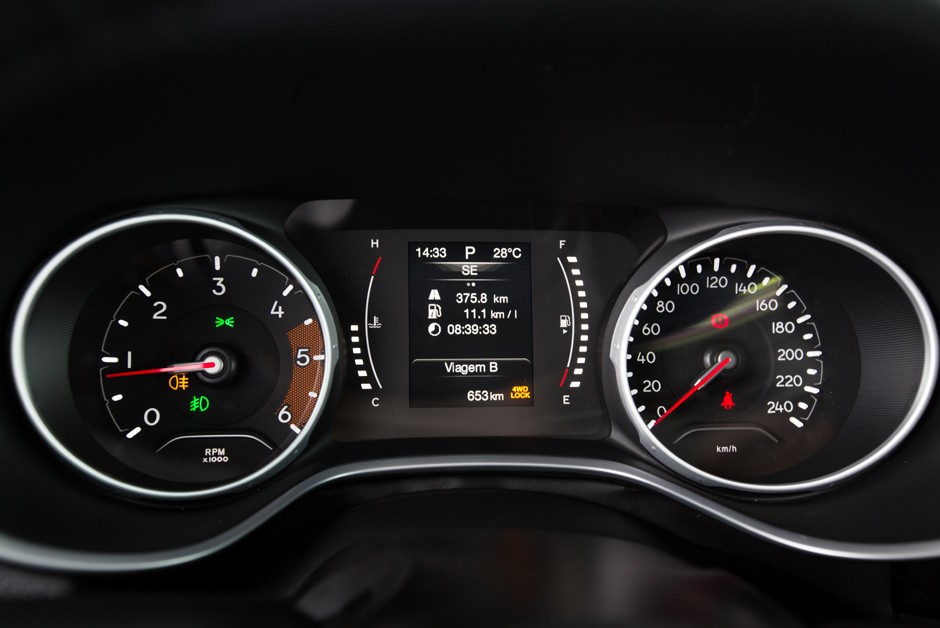 Jeep Compass Longitude turbodiesel (Foto: Marcos Camargo)