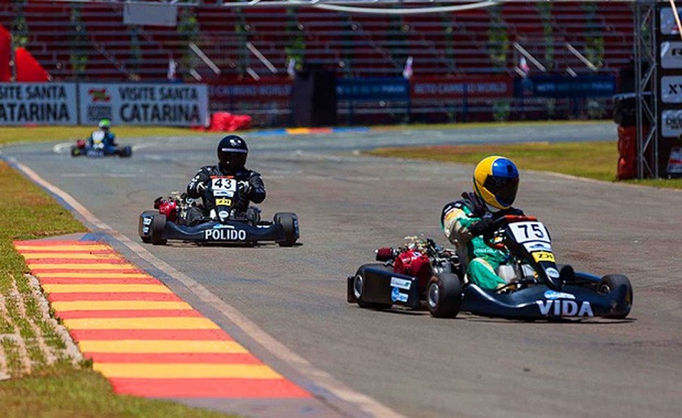 Karts aceleram na prova principal do Desafio Internacional das Estrelas (Foto: Fred Chalub/Auto News Brasil) — Foto: Auto Esporte