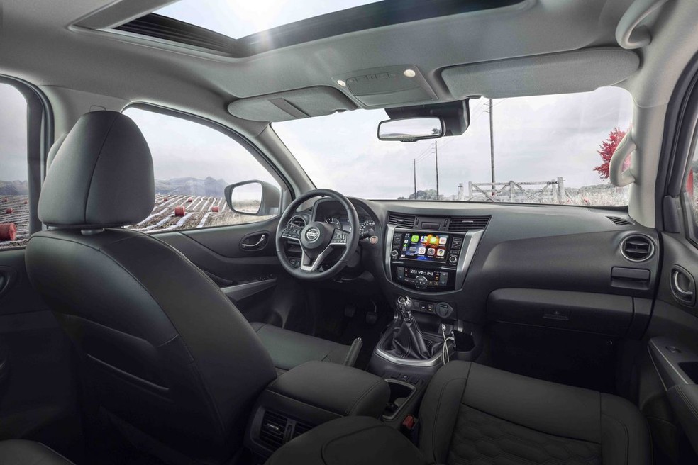O novo volante da Frontier é o mesmo do Kicks e tem boa empunhadura — Foto: Divulgação