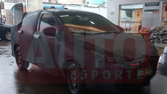 Flagramos o Fiat Argo sedã em testes pelo Brasil