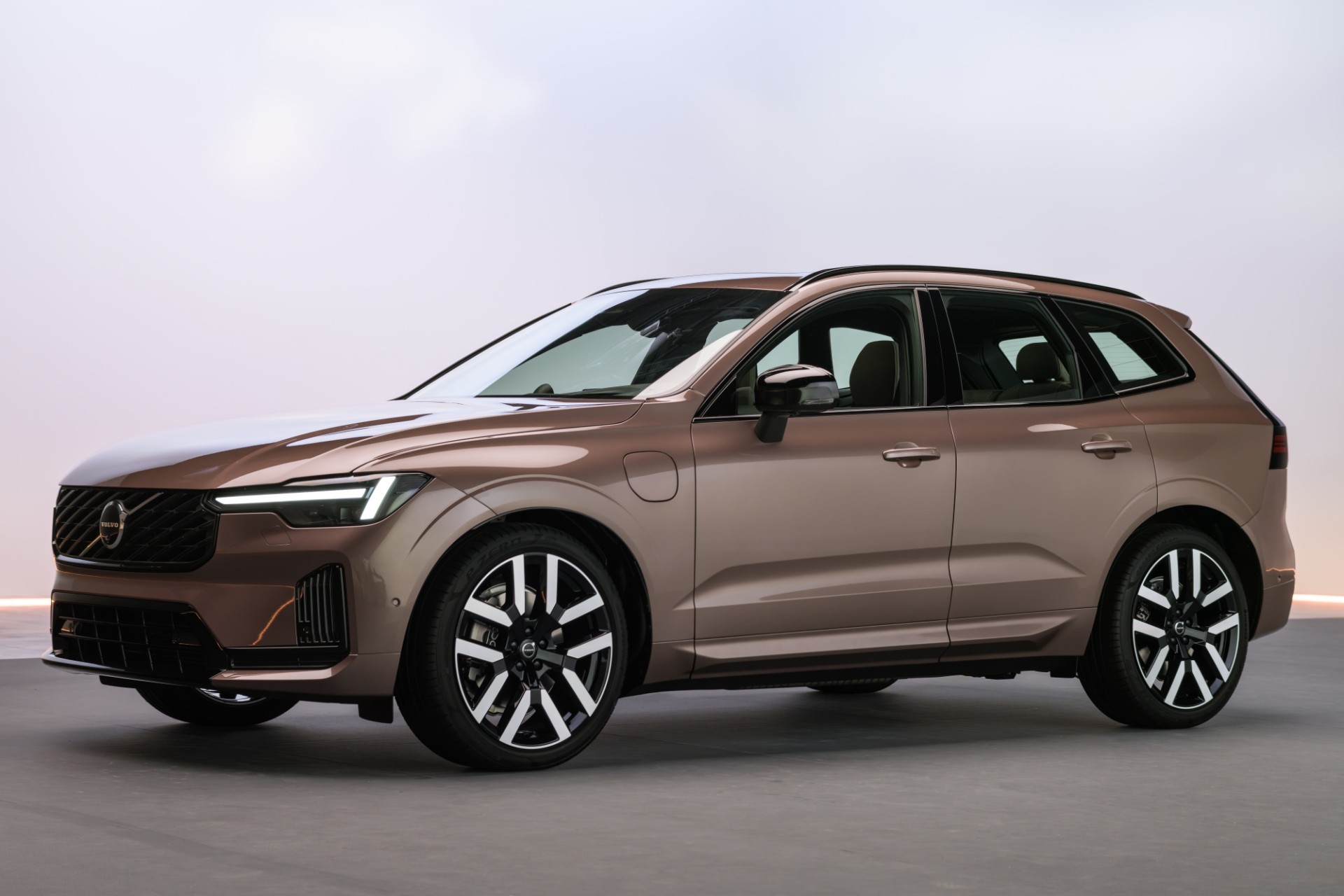Volvo XC60 e XC90 ampliam autonomia e têm truque para ‘conservar’ gasolina