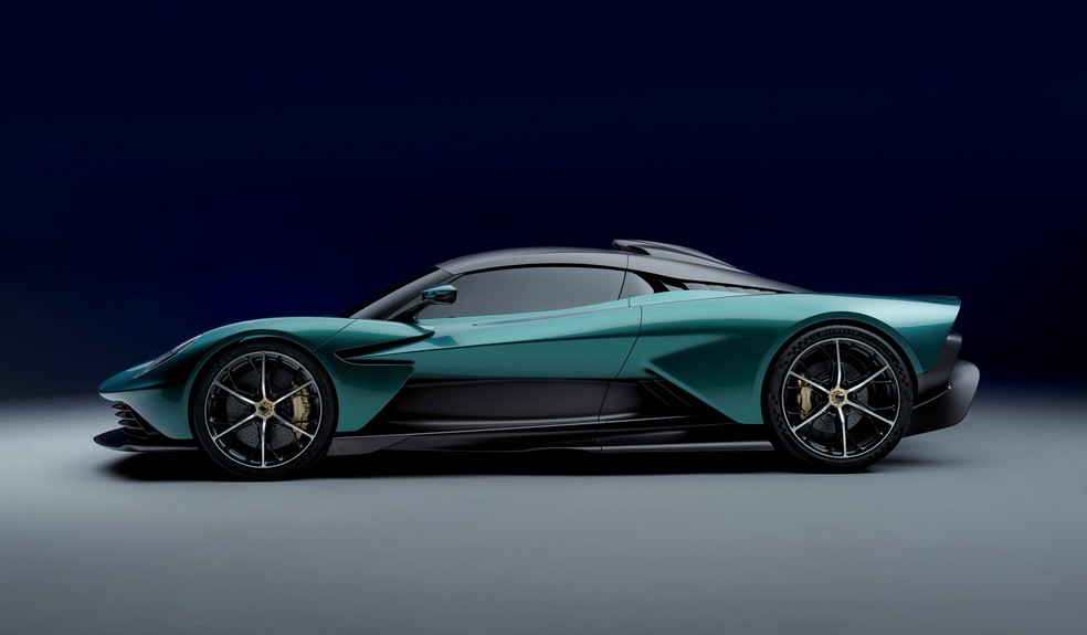 Aston Martin Valhalla tem todas de 20 polegadas na dianteira e 21 na traseira — Foto: Divulgação