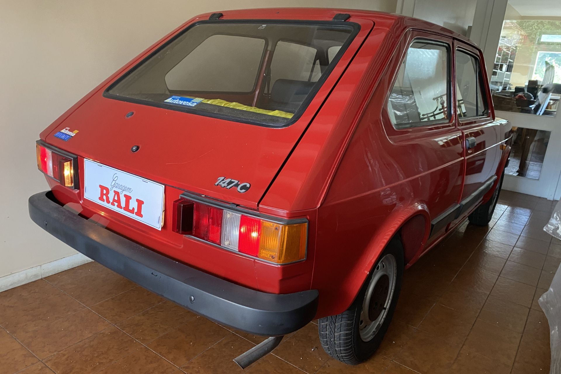 Fiat 147 mantido 0 km há 40 anos viraliza nas redes e é xodó de ex-senador