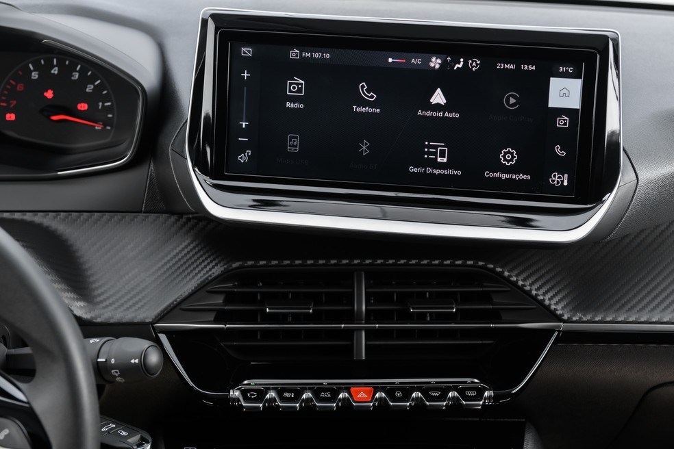 Nova central  multimídia do Peugeot 208 tem conexão com Android Auto e Apple CarPlay sem a necessidade de cabo — Foto: Divulgação