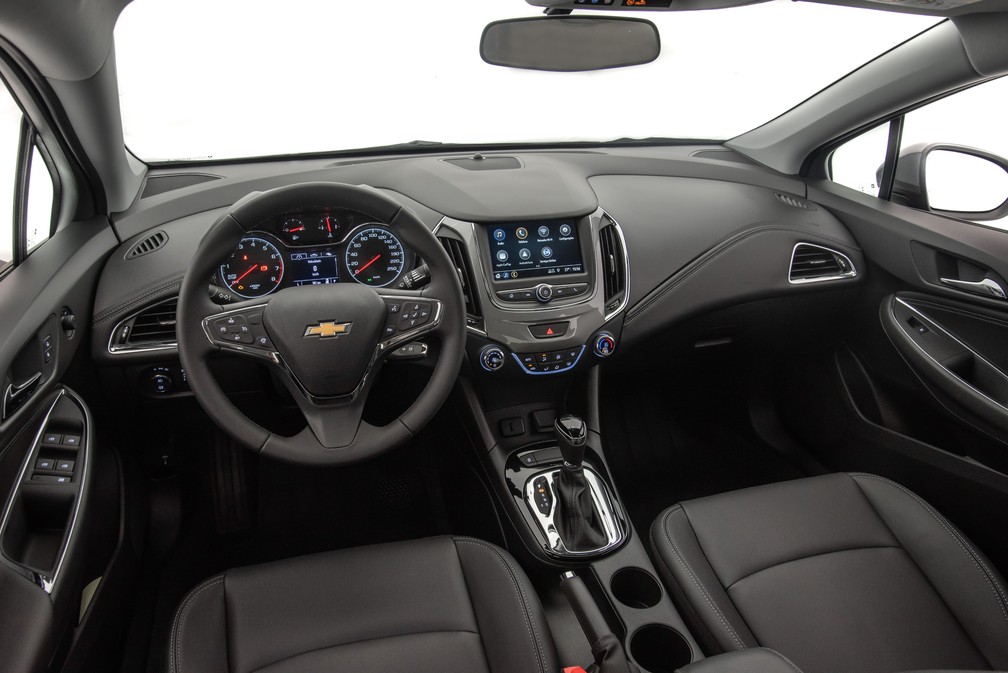 Interior da versão LT é todo preto e não há opção bicolor  — Foto: Divulgação/Chevrolet