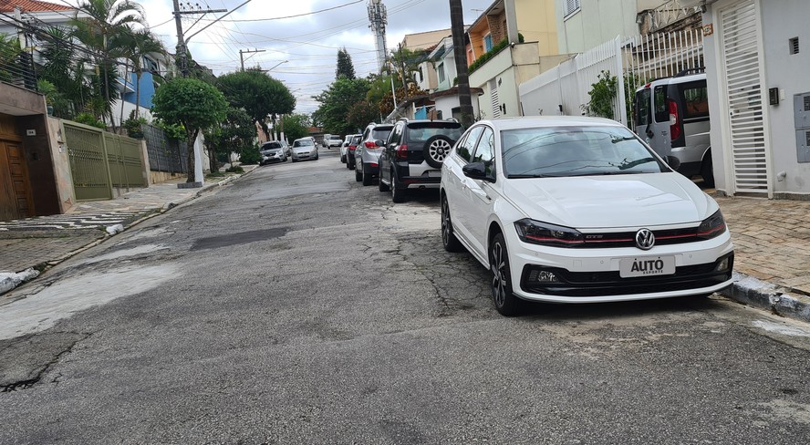 Volkswagen Virtus GTS 2022 Dianteira Estática Multa Estacionar Contramão