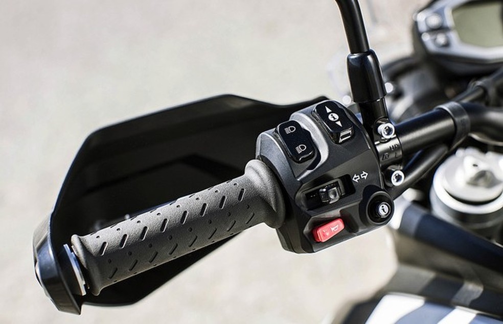 Triumph Tiger 800 (Foto: Divulgação) — Foto: Auto Esporte