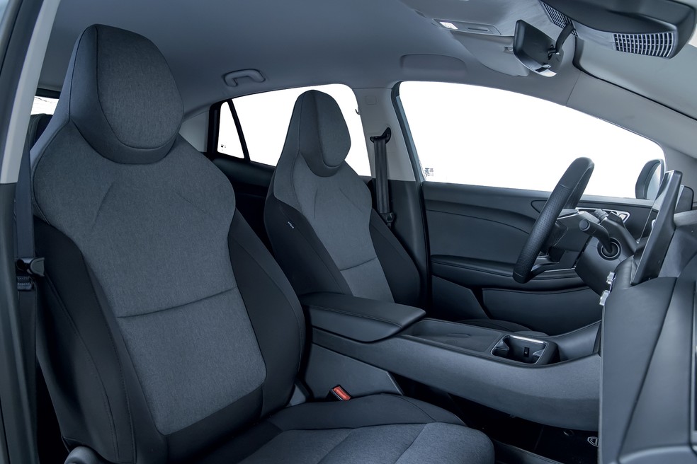 Acabamento do MG4 Urban parece mais simples do que o utilizado no BYD Dolphin — Foto: Renato Durães/Auto News Brasil