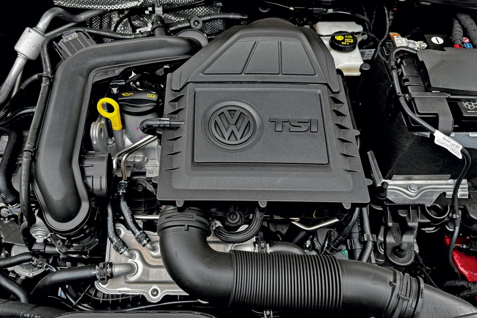 Outro problema está no vazamento do líquido de arrefecimento do motor — Foto: André Paixão/Auto News Brasil