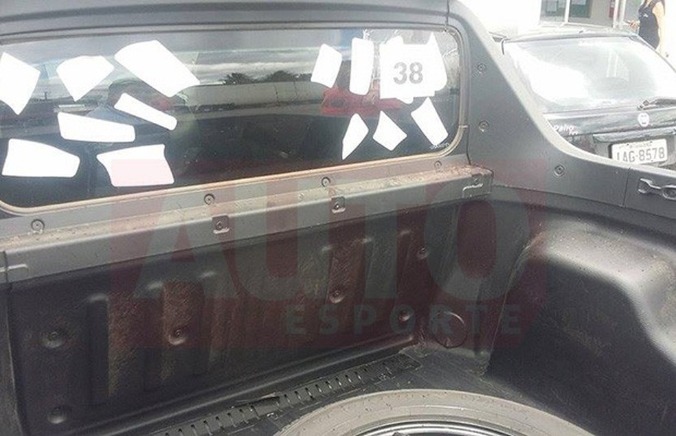 Flagra da caçamba da picape Fiat Toro (Foto: Jardel Amorin/Auto News Brasil) — Foto: Auto Esporte