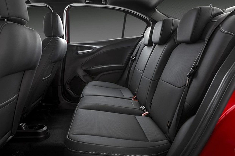 Bancos traseiros recebem três adultos com conforto (Foto: Divulgação) — Foto: Auto Esporte