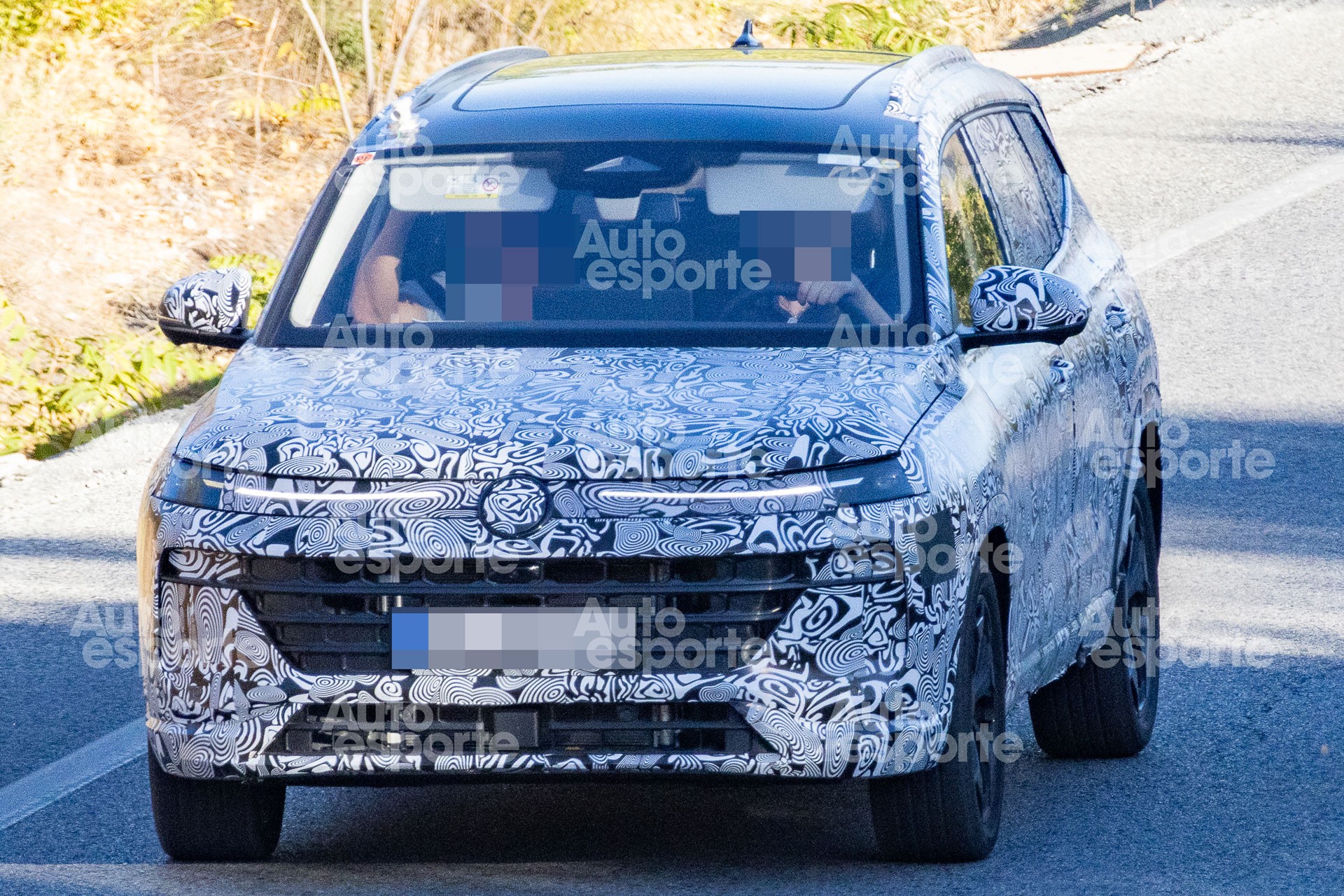 Flagra: novo Volkswagen Taos híbrido nacional é visto em versão final