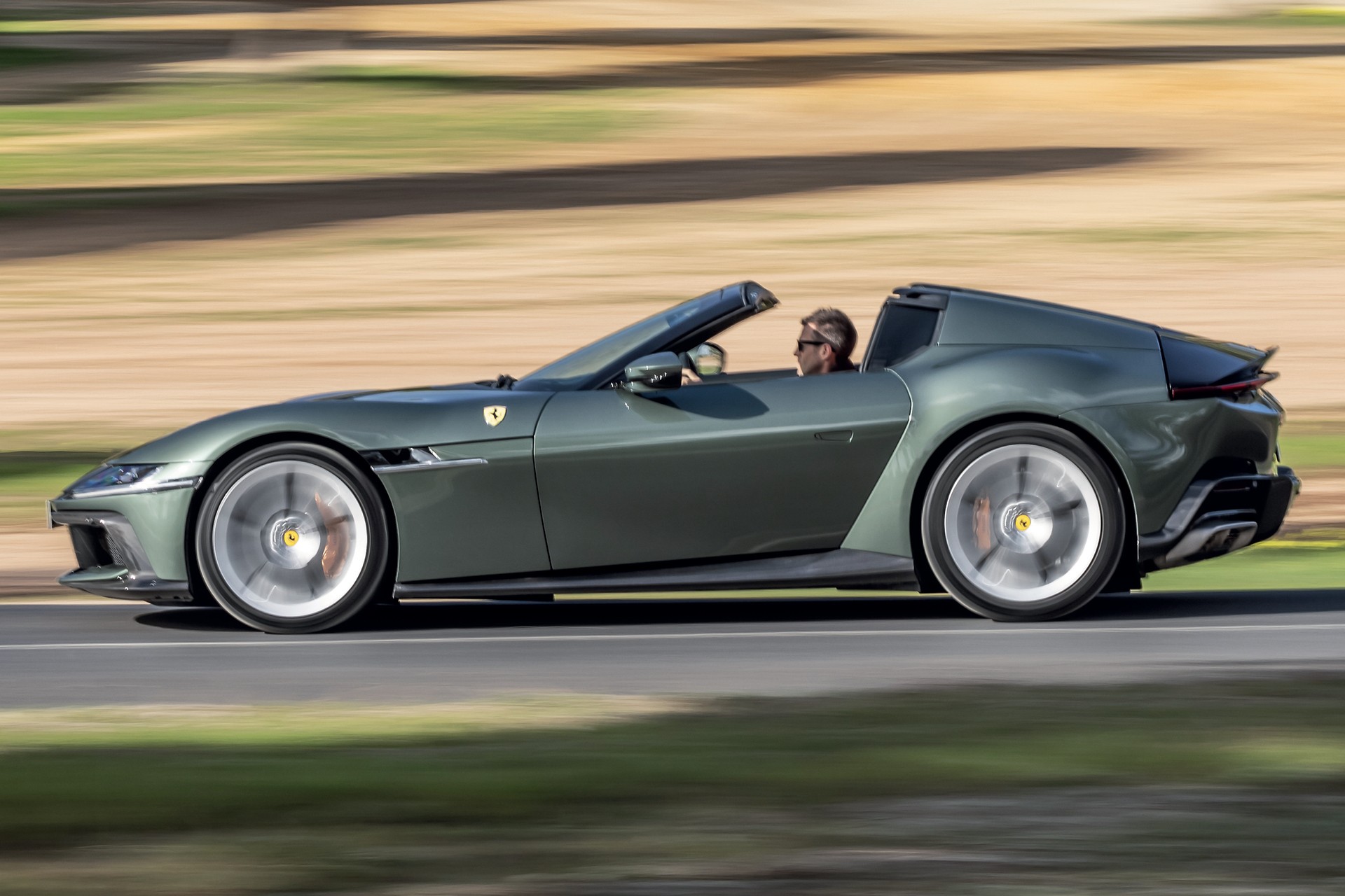 Teste: Ferrari 12Cilindri Spider é último conversível a combustão da marca