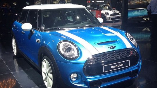 Mini Cooper quatro portas chega ao Brasil até janeiro
