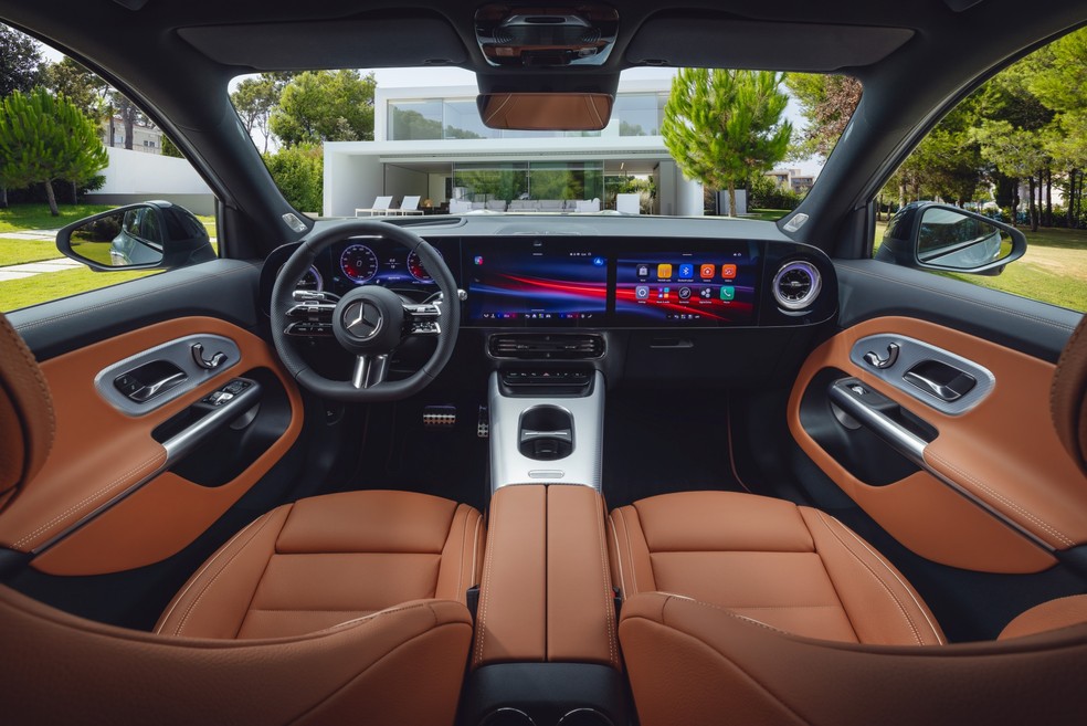Novo Mercedes-Benz GLB tem painel inspirado no CLA — Foto: Divulgação