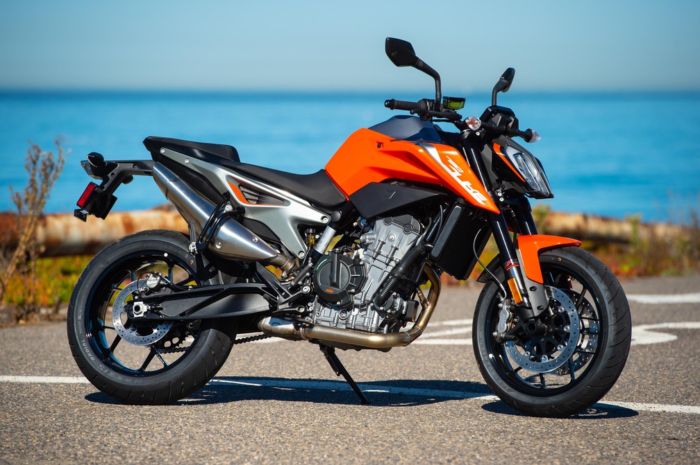 A KTM 790 Duke é uma das motos que podem desembarcar no país — Foto: Simon Cudby/KTM