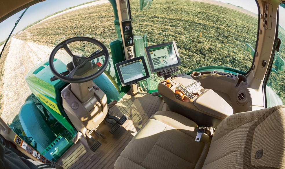 Trator autônomo da John Deere tem comandos manuais, mas opera de forma totalmente autônoma — Foto: Divulgação