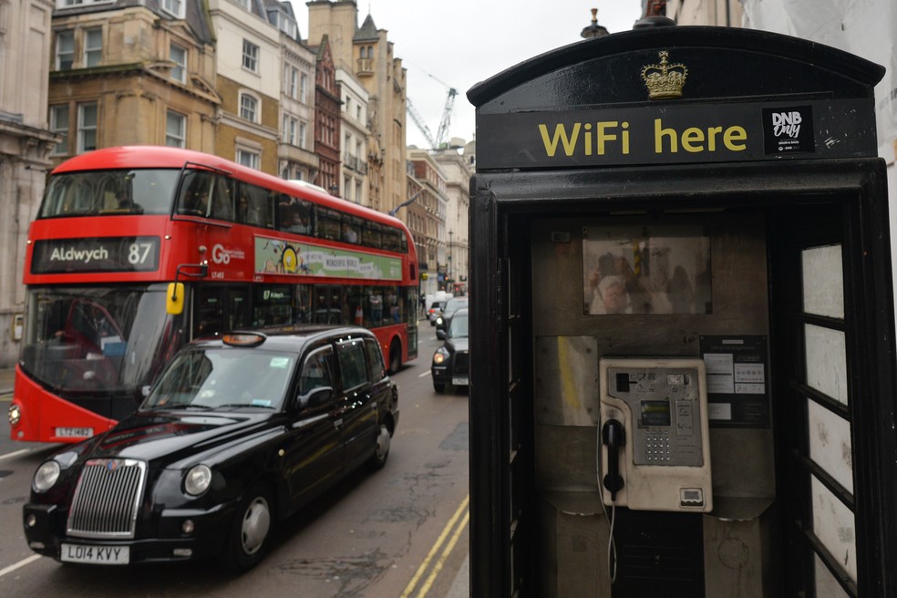 Táxi preto é um símbolo de Londres tal qual os ônibus de dois andares e as cabines telefônicas — Foto: Getty Images
