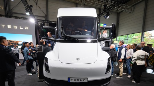Tesla Semi: 6 detalhes absurdos do caminhão elétrico de Elon Musk