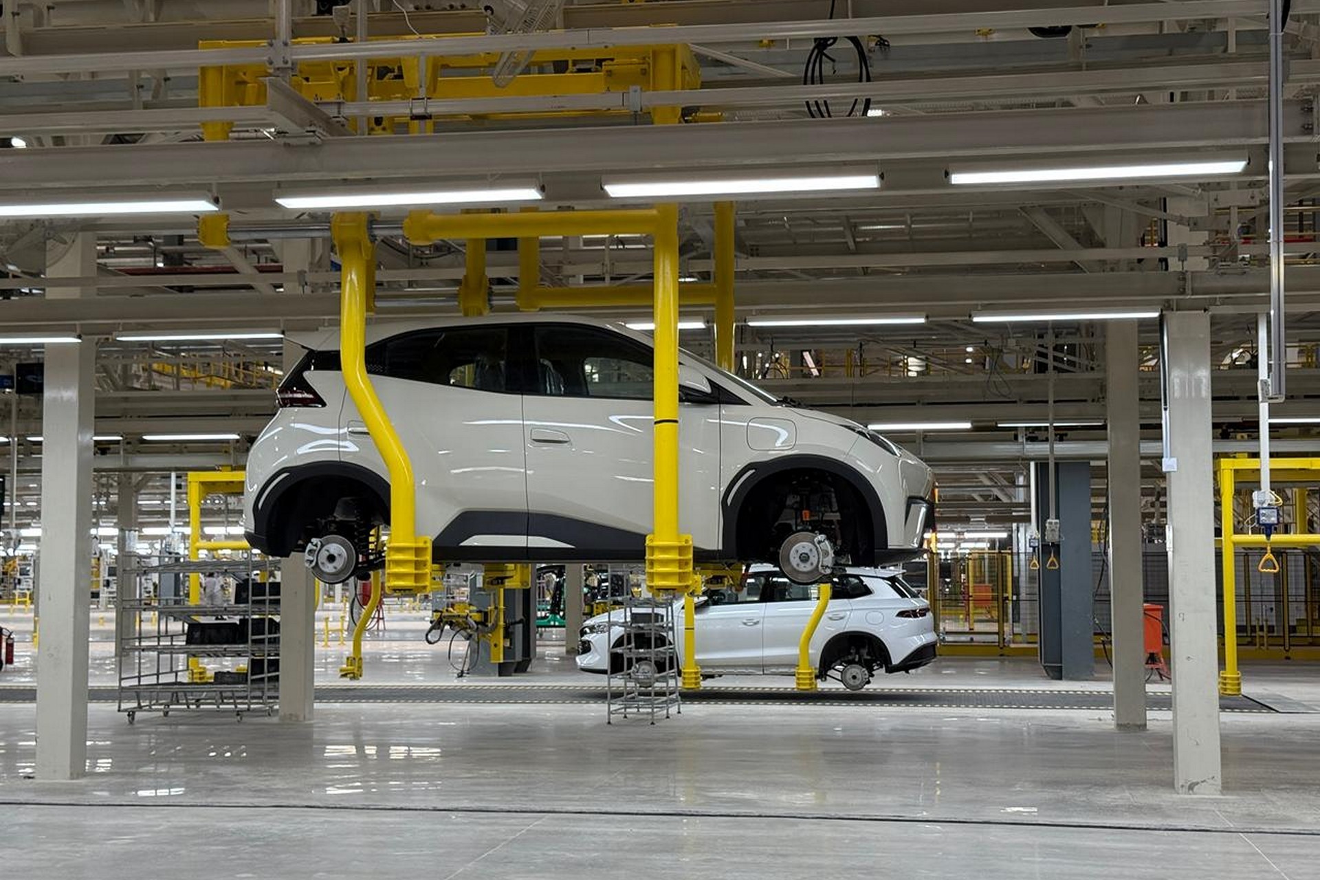 BYD começa a montar o primeiro carro elétrico em série no Brasil