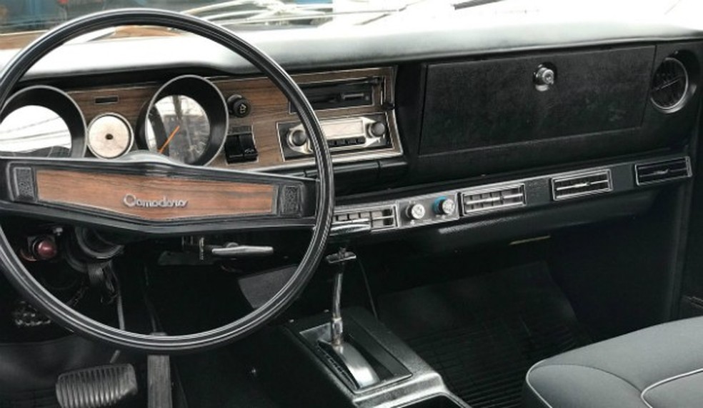 Interior do Opala Comodoro 1976 "foi restaurado em seu padrão original" (Foto: Arquivo Pessoal) — Foto: Auto Esporte