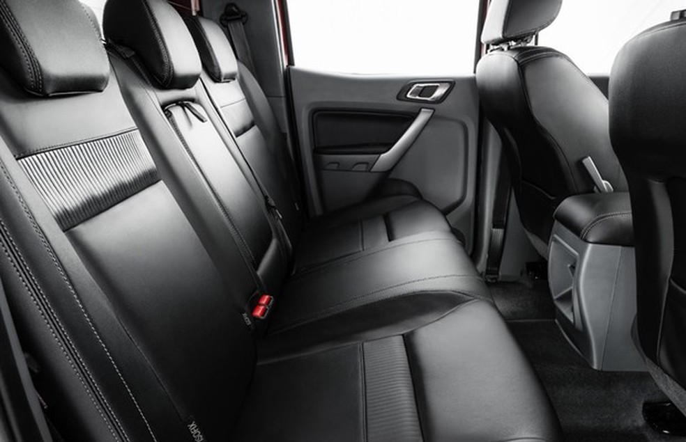 Ford mostra interior da Ranger que chega ao Brasil até março