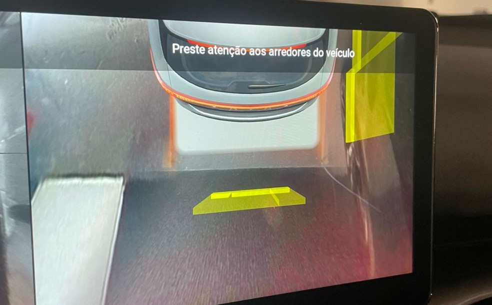 Câmera do Haval H6 PHEV deixa de exibir algumas ajudas — Foto: Cauê Lira