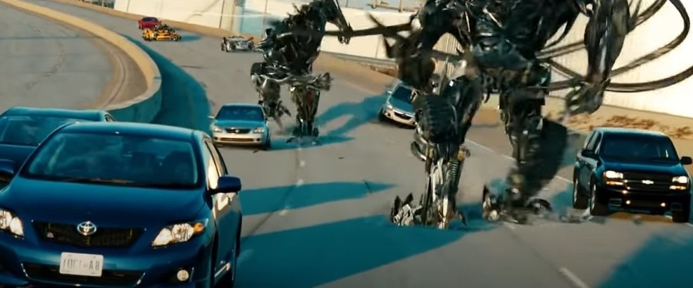 Transformers 3 teve mais de 500 carros destruídos durante as filmagens — Foto: Reprodução