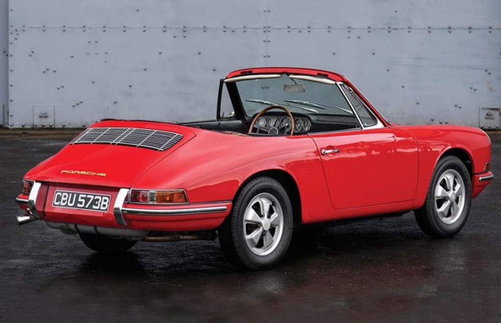 A Porsche abriu mão do Cabriolet para fazer antes o Targa, com barra anticapotagem (Foto: Divulgação) — Foto: Auto Esporte
