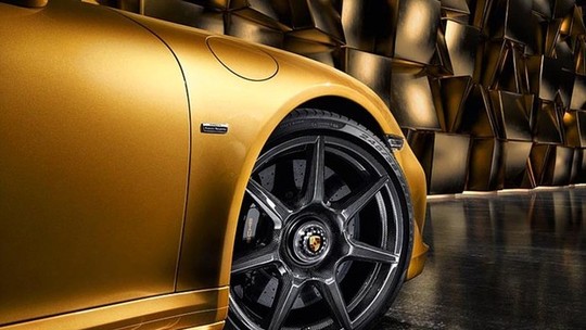 Porsche cria maior máquina de tecer do mundo para produzir rodas de fibra de carbono para o 911 Turbo