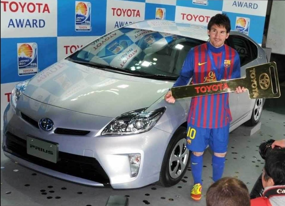 Messi curte SUVs de luxo, mas já teve Toyota Prius e cupê esportivo da