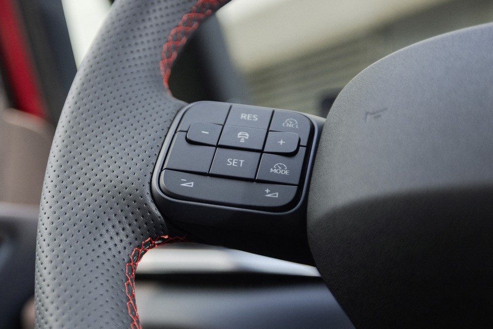 Volkswagen deixou de lado a estratégia de botões sensíveis ao toque para retornar aos botões — Foto: Divulgação