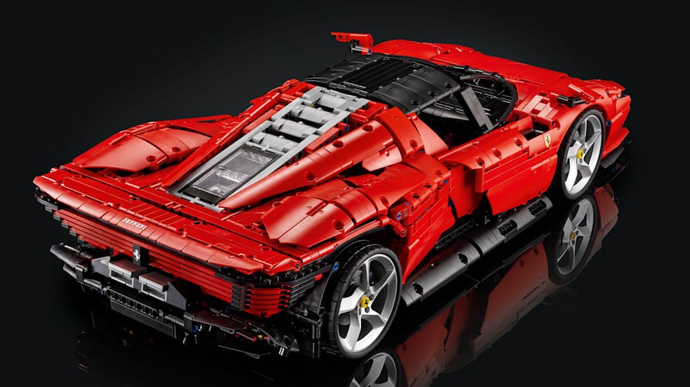 Miniatura da Ferrari leva quase 3.800 peças — Foto: Divulgação