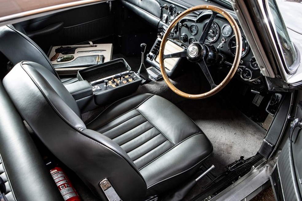 Cabine traz volante à direita e todos os comandos originais (Foto: Divulgação) — Foto: Auto Esporte