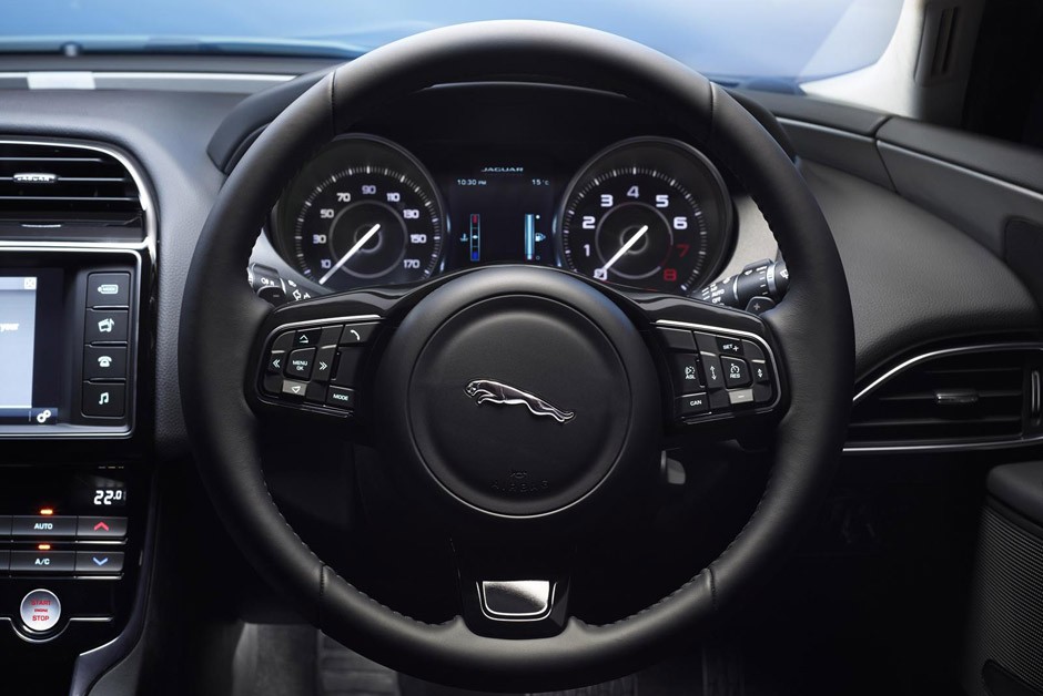 Jaguar XE 2015  