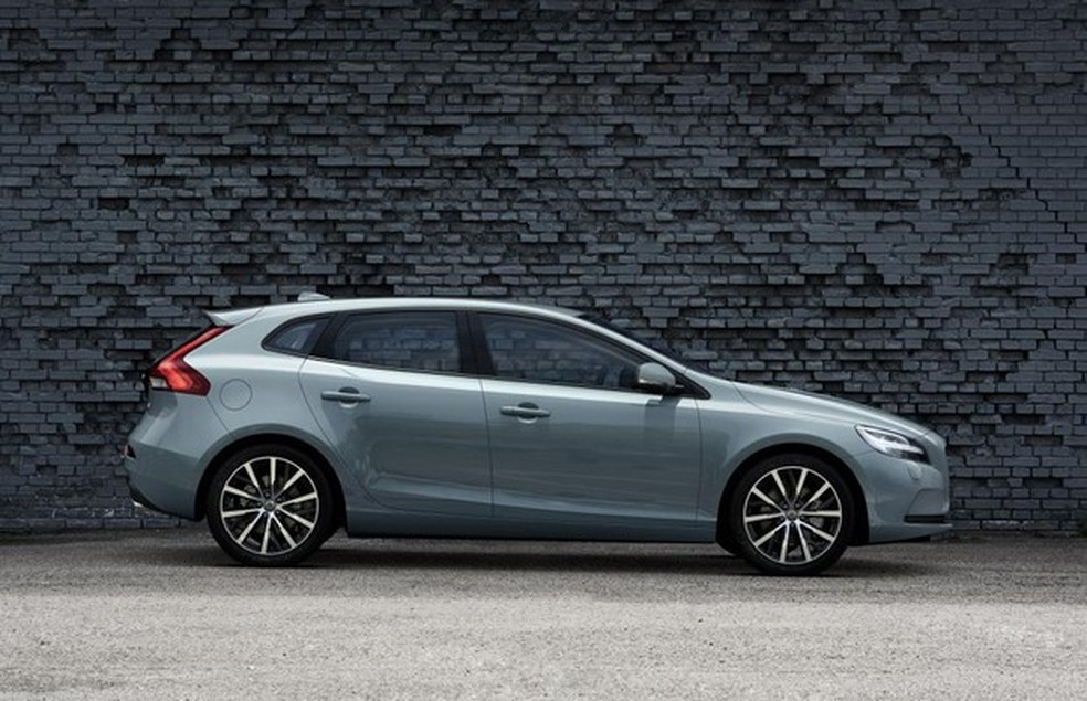 Volvo V40 2016 reestilizado (Foto: Divulgação) — Foto: Auto Esporte