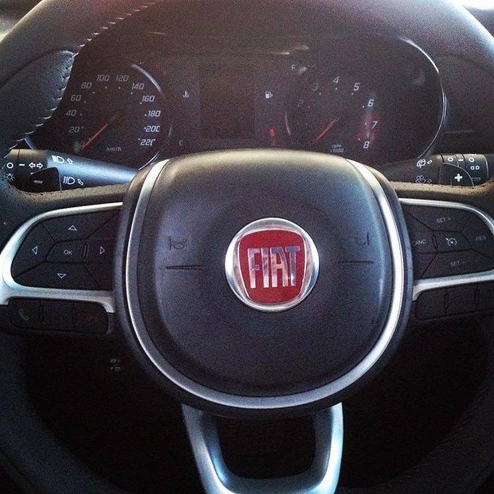 Imagem mostra como será o painel do novo hatch compacto da Fiat (Foto: Divulgação) — Foto: Auto Esporte